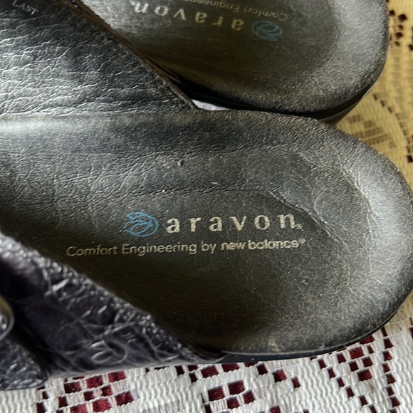 Women’s Aravon Sandals - Picture 2 of 7